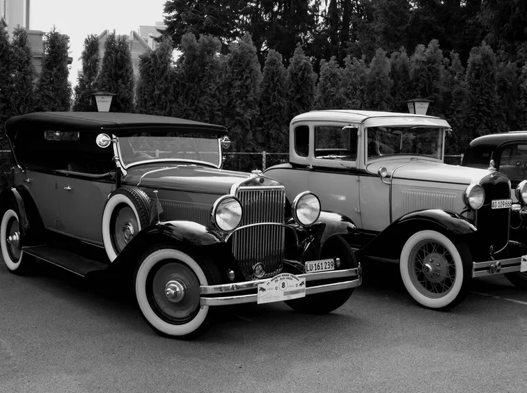 Due belle auto d’epoca
