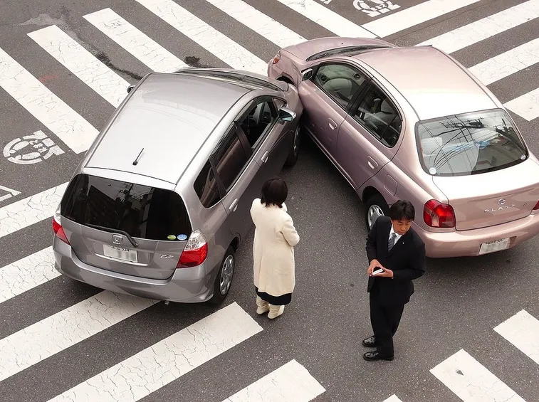 Incidente tra due automobili