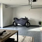 Moto ferma in garage: l'obbligo assicurativo non si interrompe da solo