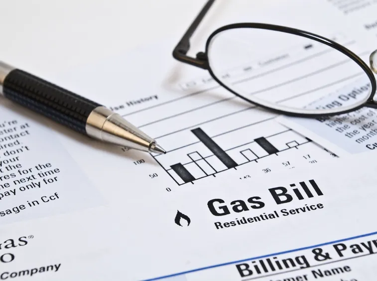 bolletta del gas più occhiali e penna